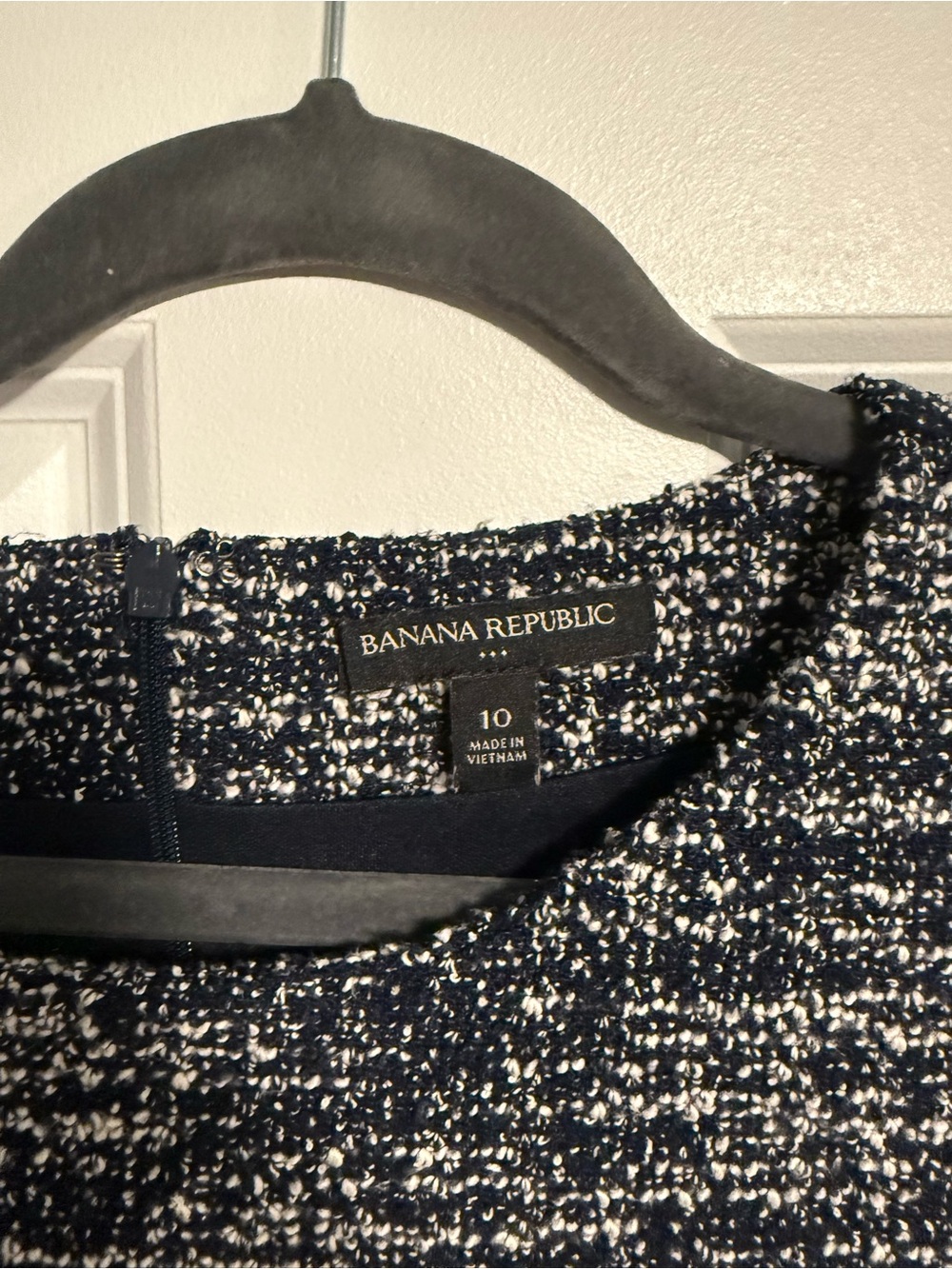 10 Items for $20: Banana Republic Navy and White Textured Sheath Dress - Picture 2 of 4